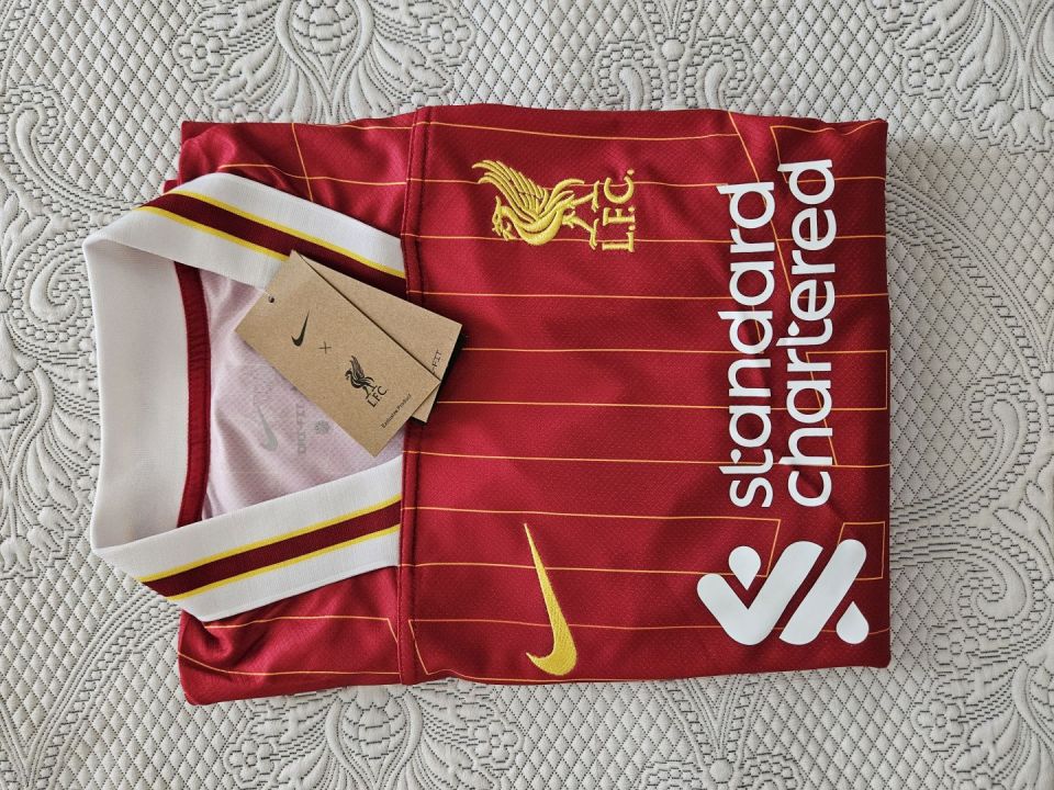 https://www.billigefotballshop.com/wp-content/uploads/2024/11/Liverpool-drakt-10.jpg