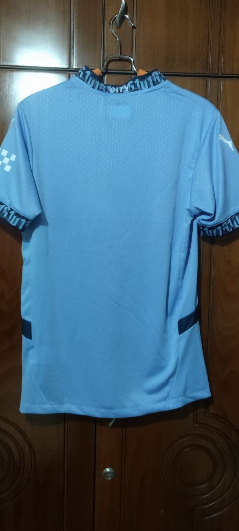 https://www.billigefotballshop.com/wp-content/uploads/2024/11/manchester-city-drakt-2024-1.jpg