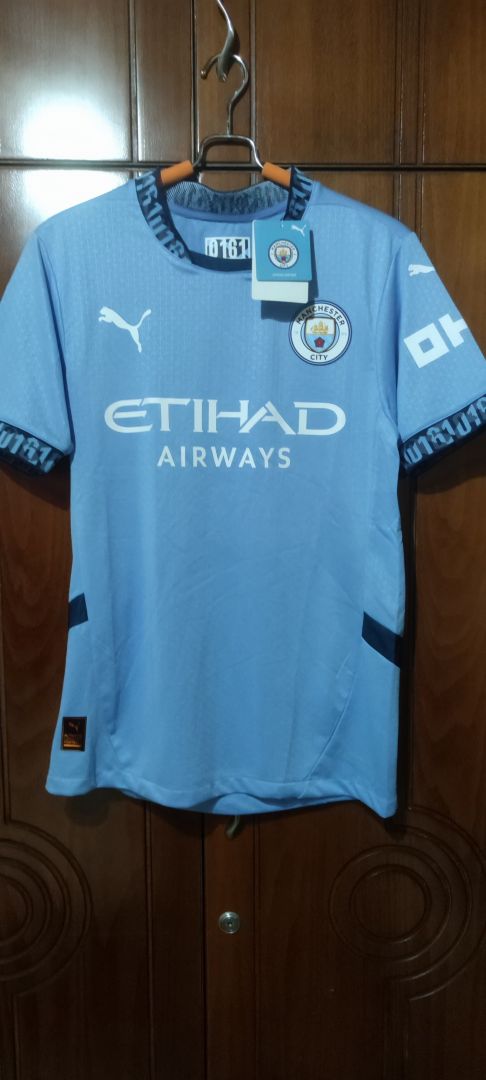 https://www.billigefotballshop.com/wp-content/uploads/2024/11/manchester-city-drakt-2024.jpg